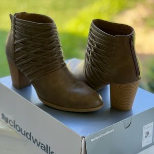 Boots - Shoe - Cloud Walkers - 13W - Taupe - Crisscross Design across the top